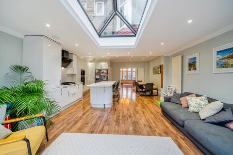 undefined, Blake Road, London, N11