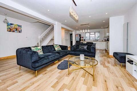 undefined, Holyrood Crescent, St Albans AL1