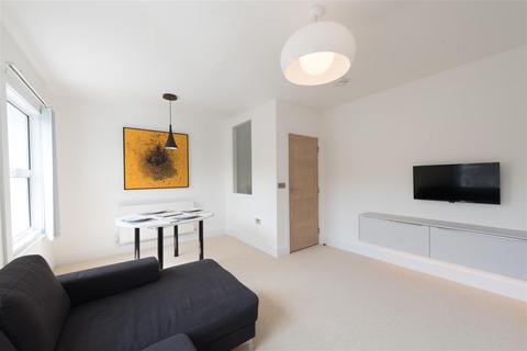 2 bedroom flat for sale, Queens Road, London N11