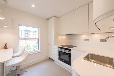 2 bedroom flat for sale, Queens Road, London N11