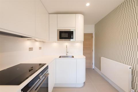 2 bedroom flat for sale, Queens Road, London N11