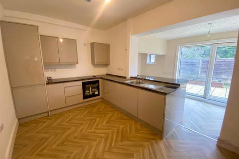 3 bedroom semi-detached house to rent, Fir Trees Avenue, Preston PR2