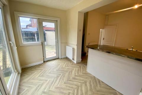 3 bedroom semi-detached house to rent, Fir Trees Avenue, Preston PR2
