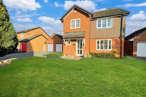 4 bedroom detached house for sale, Burford Close, Luton, Bedfordshire, LU3 4DS