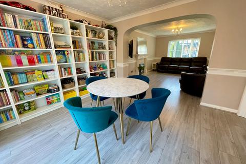 4 bedroom detached house for sale, Burford Close, Luton, Bedfordshire, LU3 4DS