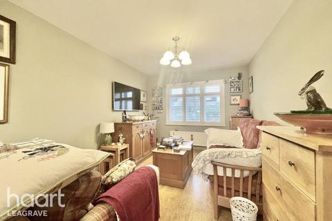 undefined, Oakley Gardens, Luton