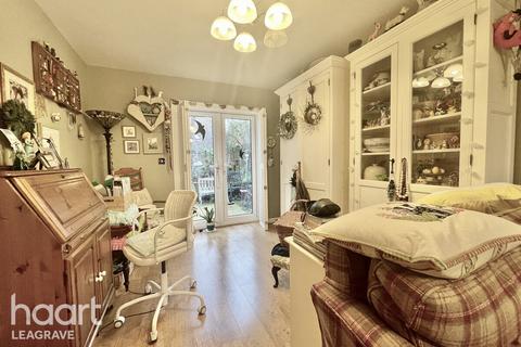 undefined, Oakley Gardens, Luton