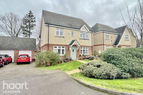 Oakley Gardens, Luton