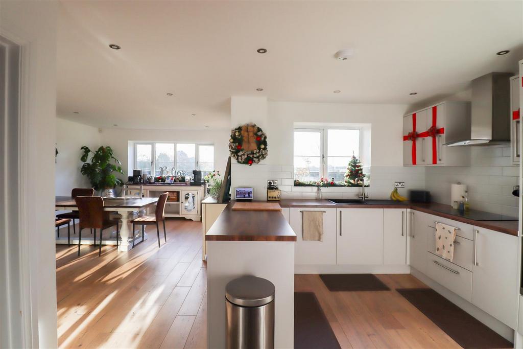 Kitchen Diner.jpg