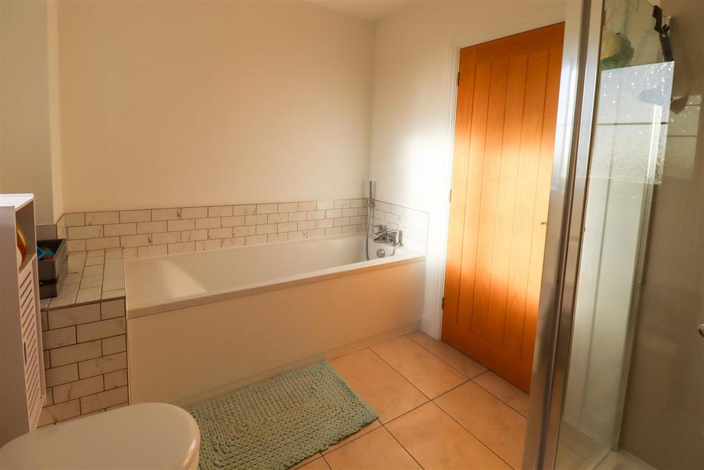 Bathroom 2.jpg
