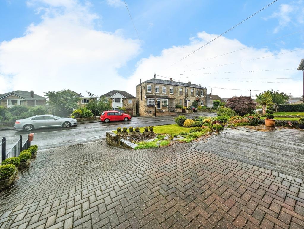 Front Garden / Drive