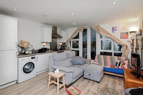 2 bedroom flat to rent, Maple Road, Surbiton KT6