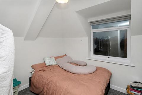 2 bedroom flat to rent, Maple Road, Surbiton KT6