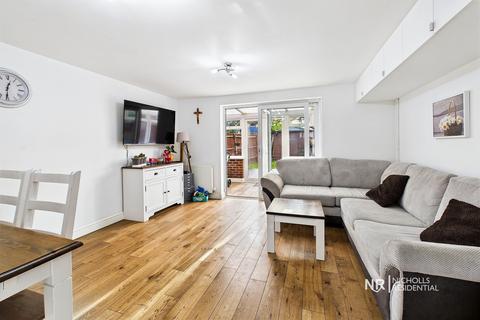3 bedroom end of terrace house to rent, Chessington Hall Gardens, Chessington, Surrey. KT9