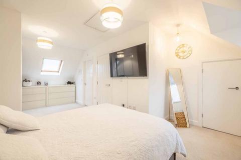 4 bedroom semi-detached house for sale, Boundary Drive, Wexham SL2