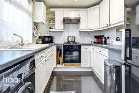 3 bedroom terraced house for sale, Berecroft, Harlow