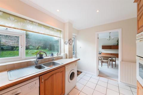 4 bedroom detached house for sale, The Hayes, Epsom