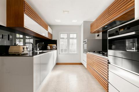 undefined, Abbotsbury Close, London