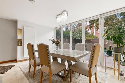 undefined, Abbotsbury Close, London