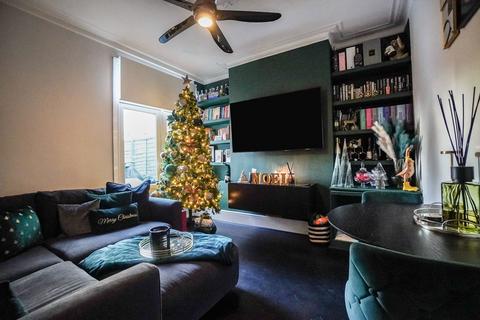 2 bedroom flat for sale, Valkyrie Road, Westcliff-on-sea SS0