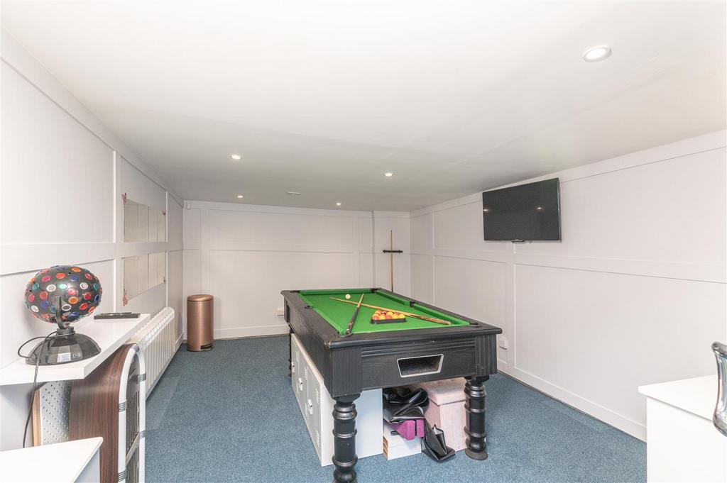 15 - 23 Queens Drive S75 2 QQ.jpg