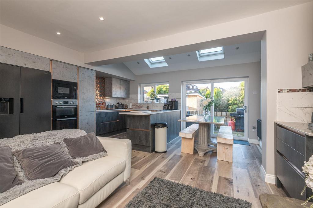 24 - 23 Queens Drive S75 2 QQ.jpg