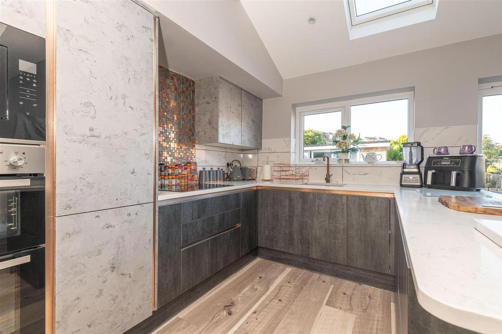 27 - 23 Queens Drive S75 2 QQ.jpg