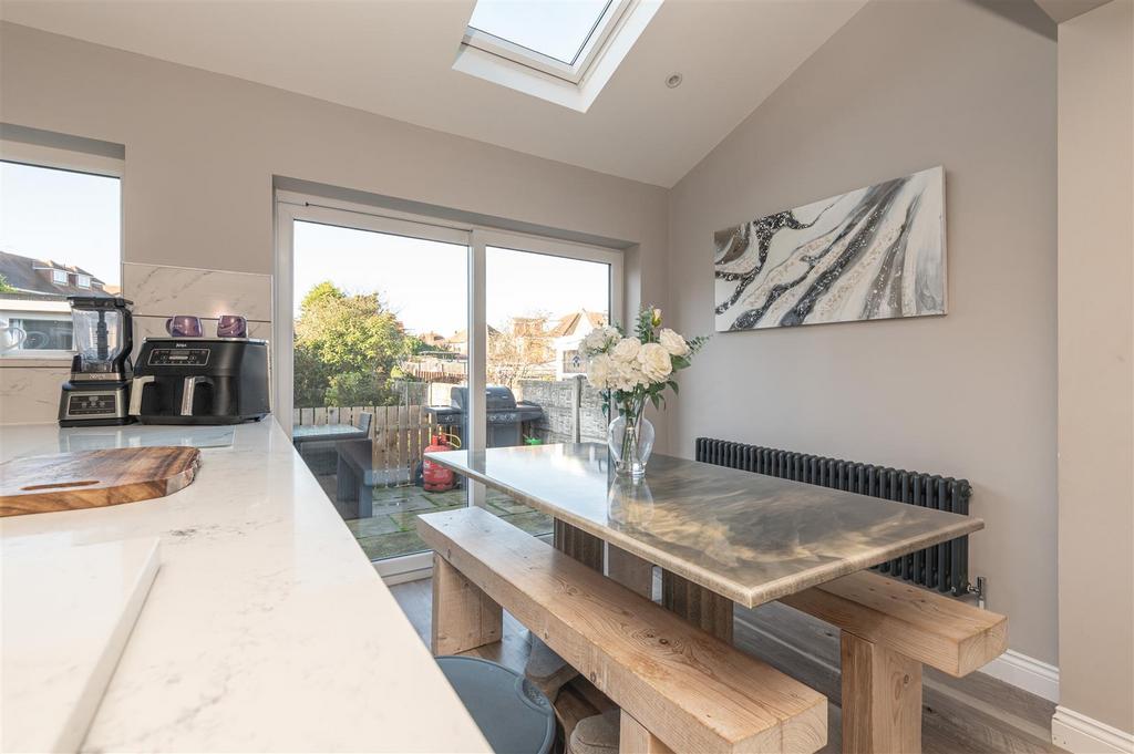 30 - 23 Queens Drive S75 2 QQ.jpg