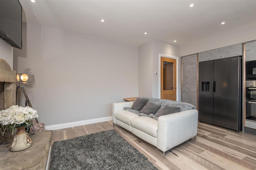 34 - 23 Queens Drive S75 2 QQ.jpg