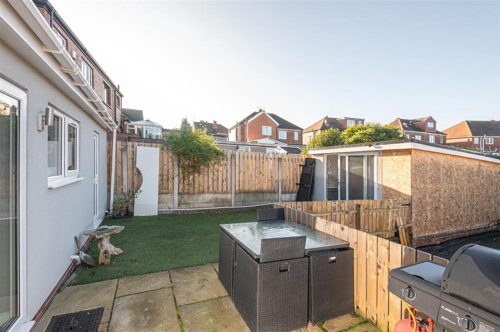 12 - 23 Queens Drive S75 2 QQ.jpg