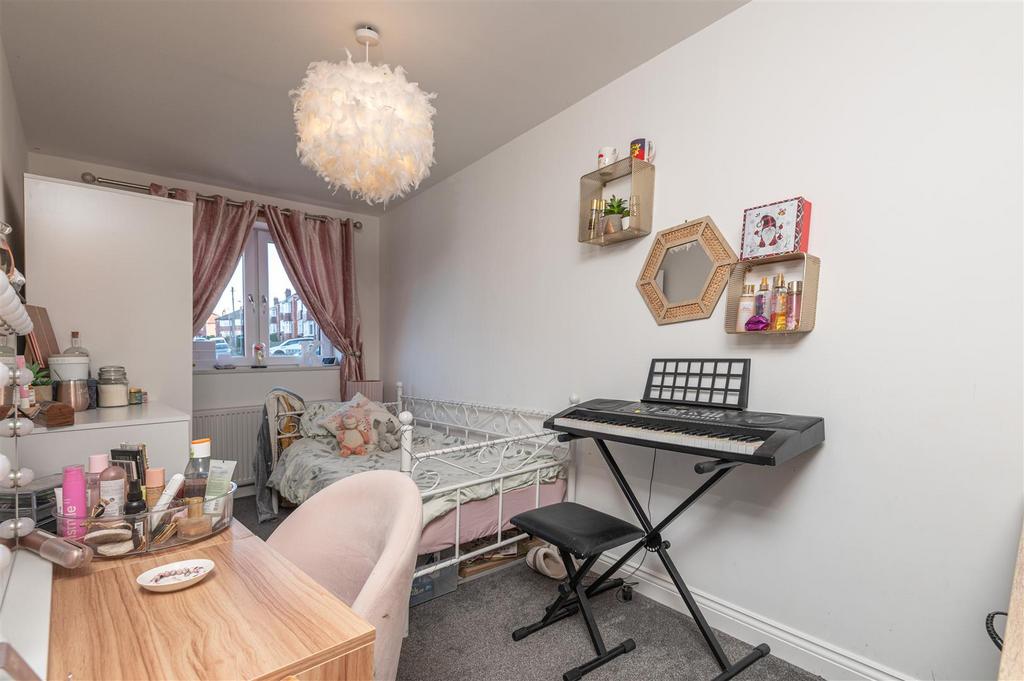 36 - 23 Queens Drive S75 2 QQ.jpg