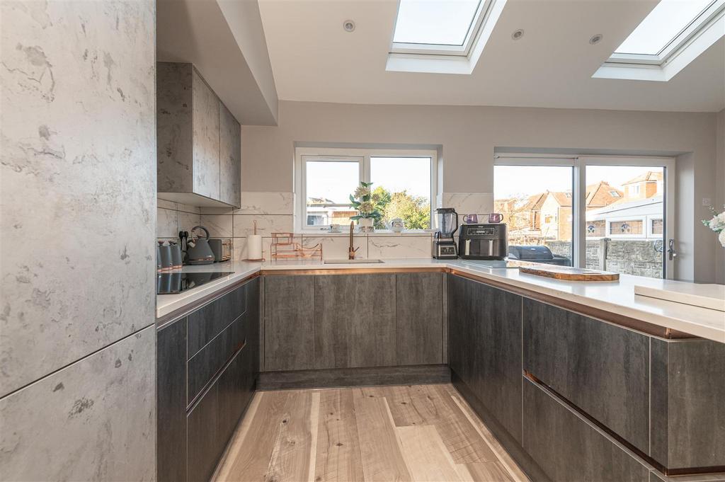29 - 23 Queens Drive S75 2 QQ.jpg