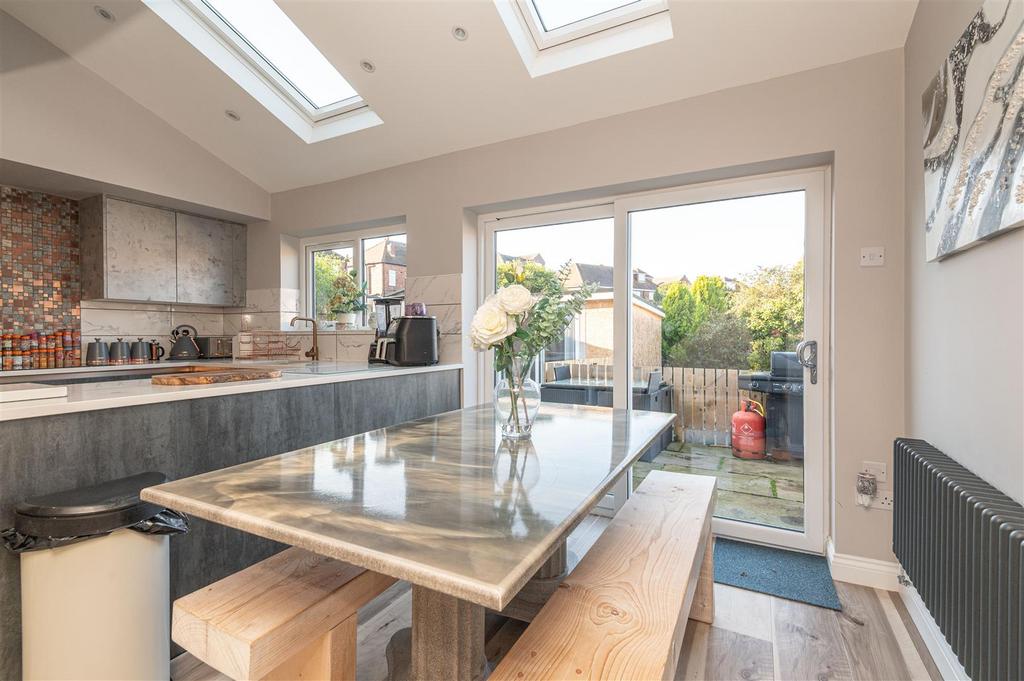 31 - 23 Queens Drive S75 2 QQ.jpg