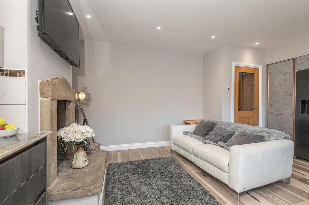 33 - 23 Queens Drive S75 2 QQ.jpg