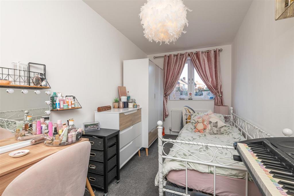 37 - 23 Queens Drive S75 2 QQ.jpg