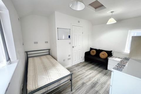 undefined, Lythalls Lane, Coventry CV6 6FG