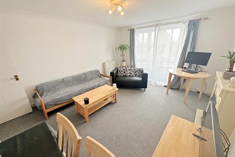 2 bedroom apartment for sale, Knaresborough Court, Bletchley, Milton Keynes