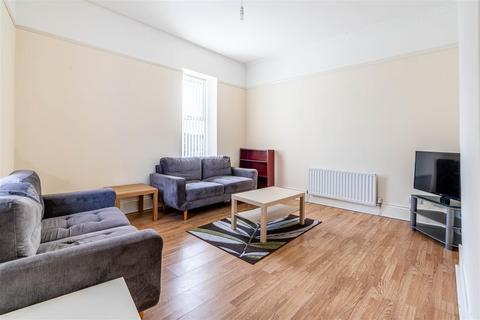 5 bedroom maisonette to rent, *En-Suites* £110pppw - Chillingham Road, Heaton, NE6