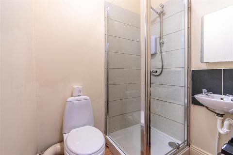 5 bedroom maisonette to rent, *En-Suites* £110pppw - Chillingham Road, Heaton, NE6