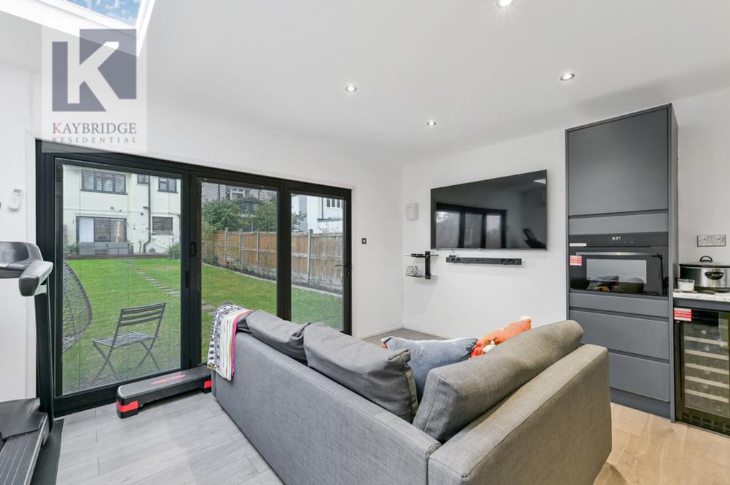 Thurleston Avenue, Morden - SM4 4 BW