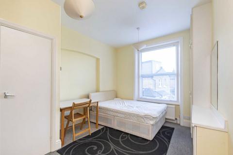 undefined, St. Margarets Road, St Margarets TW1