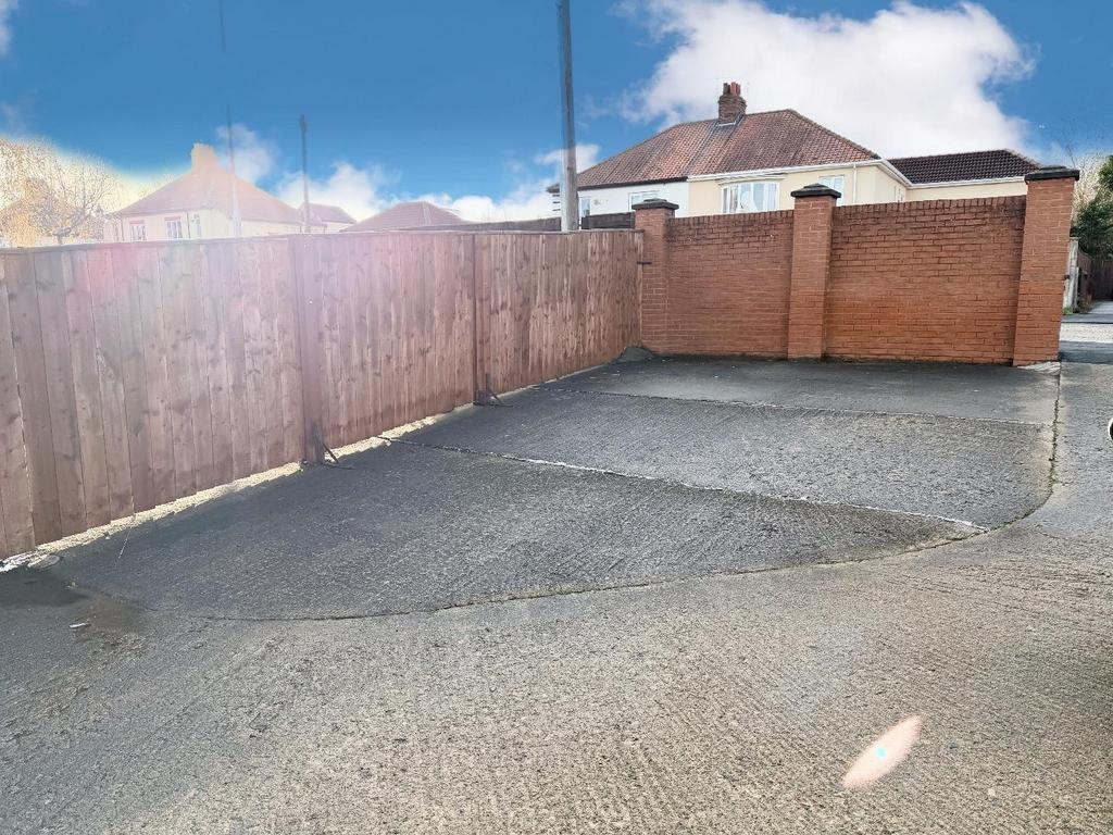Front Driveway/Parking