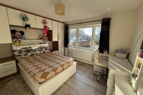 undefined, Elm Tree Close, Northolt UB5