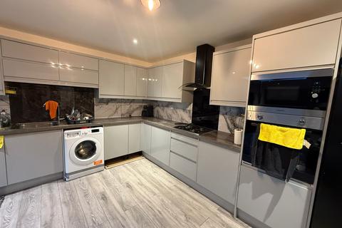 undefined, Elm Tree Close, Northolt UB5