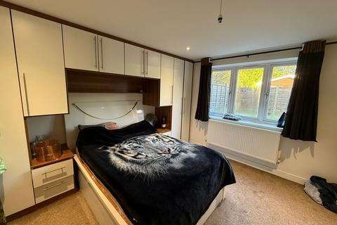 undefined, Elm Tree Close, Northolt UB5