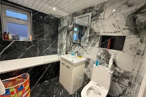 undefined, Elm Tree Close, Northolt UB5