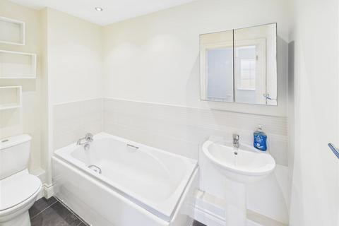 undefined, Sarisbury Green, SO31 7LW