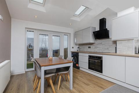 3 bedroom end of terrace house for sale, Haigh Close, Huddersfield HD3