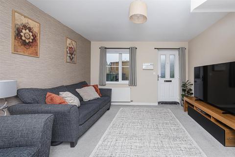 3 bedroom end of terrace house for sale, Haigh Close, Huddersfield HD3
