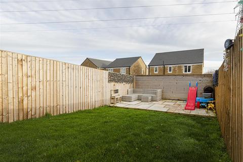 3 bedroom end of terrace house for sale, Haigh Close, Huddersfield HD3